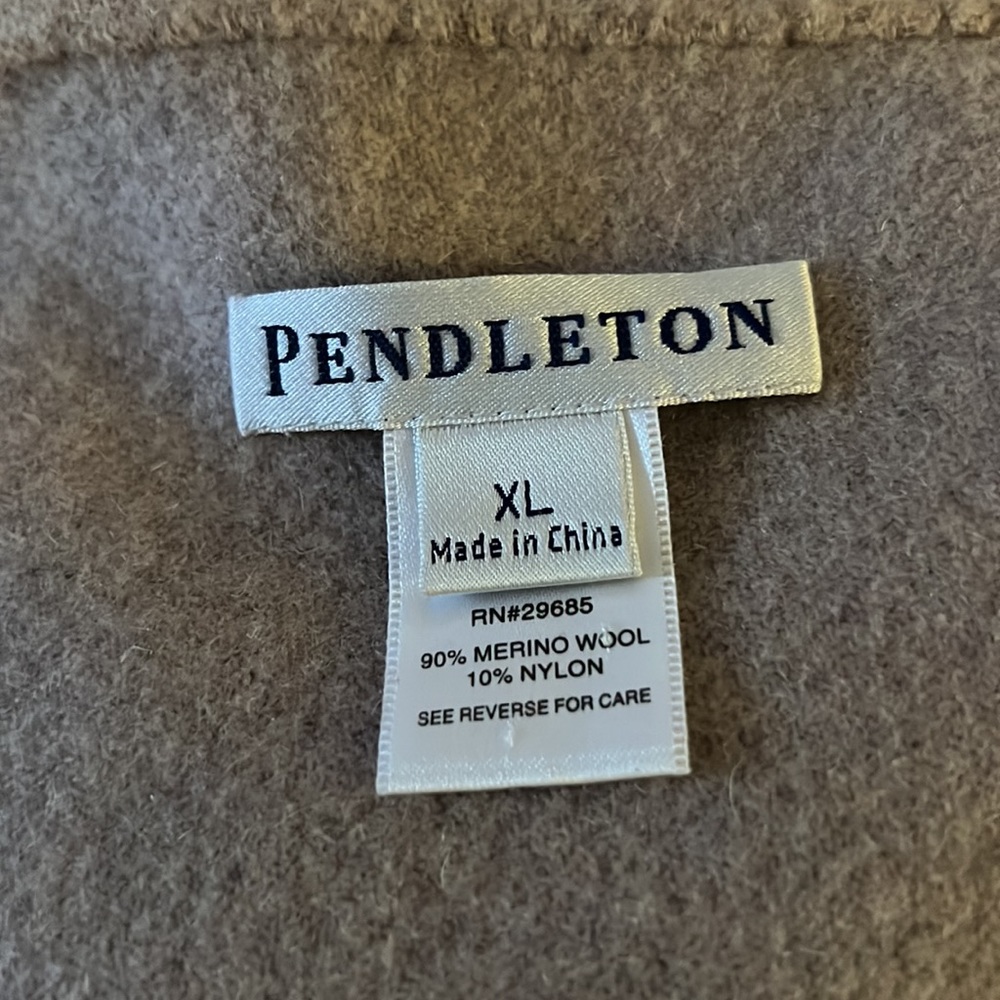 Woman’s Pendleton Jacket - image 5